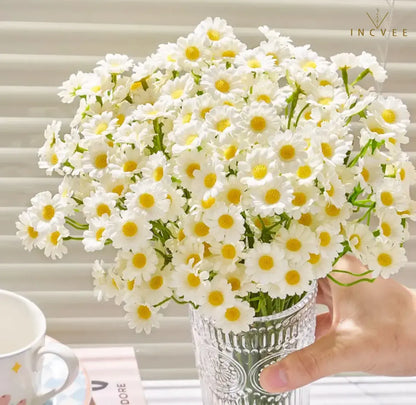 12 realistische Seiden-Gänseblümchen – Zarte Tischdekoration mit mehreren Stielen, biegsamer Draht, 26 cm