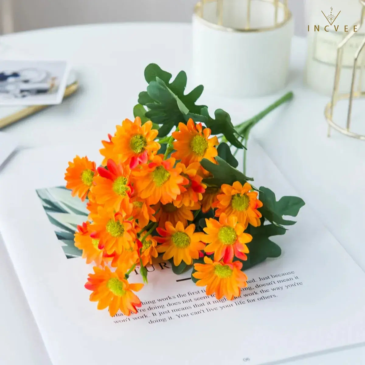 Künstliche Seiden-Gänseblümchen (21 Köpfe) für den Außenbereich – farbecht, biegsame Drahtstiele, 32 cm, kleine Wildblumen