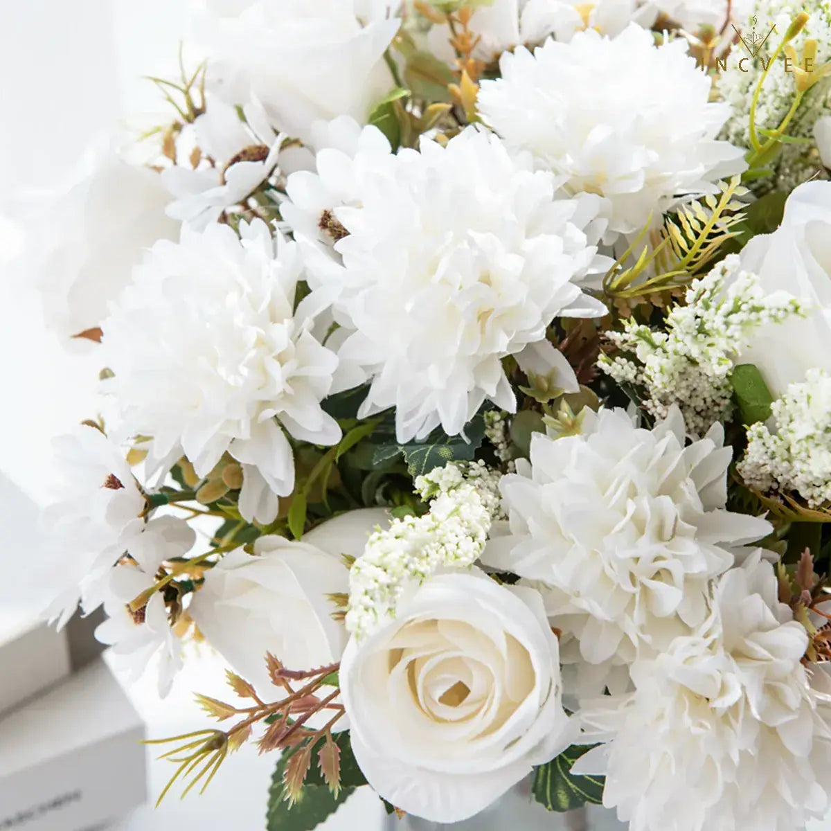 Zusammengestellter Seidenblumenstrauß – Gesteck aus Kunstrosen, Hortensien und Gänseblümchen, Steckblumenstiel, 34 cm