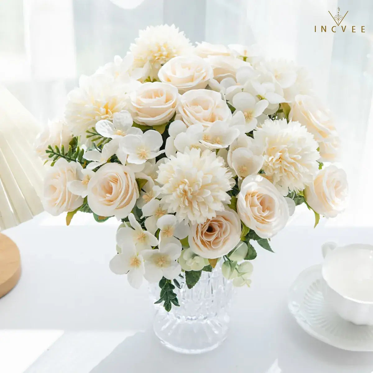 Kuratierter Seidenrosen- und Kirschblütenstrauß – Mischung aus künstlichen Hortensien und Eukalyptus, 31 cm