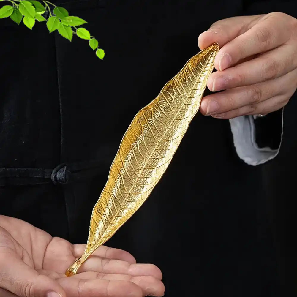 Golden Leaf Incense Holder - Zen-Inspired, Compact & Elegant