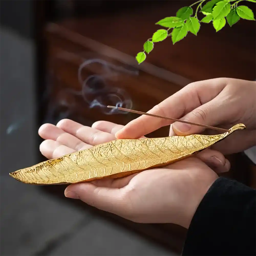 Golden Leaf Incense Holder - Zen-Inspired, Compact & Elegant